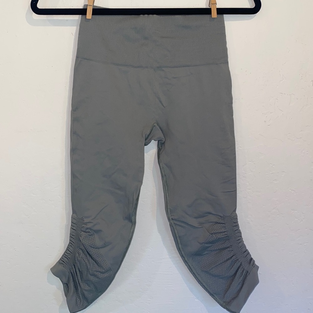 Lululemon lined blue scrunch crop leggings